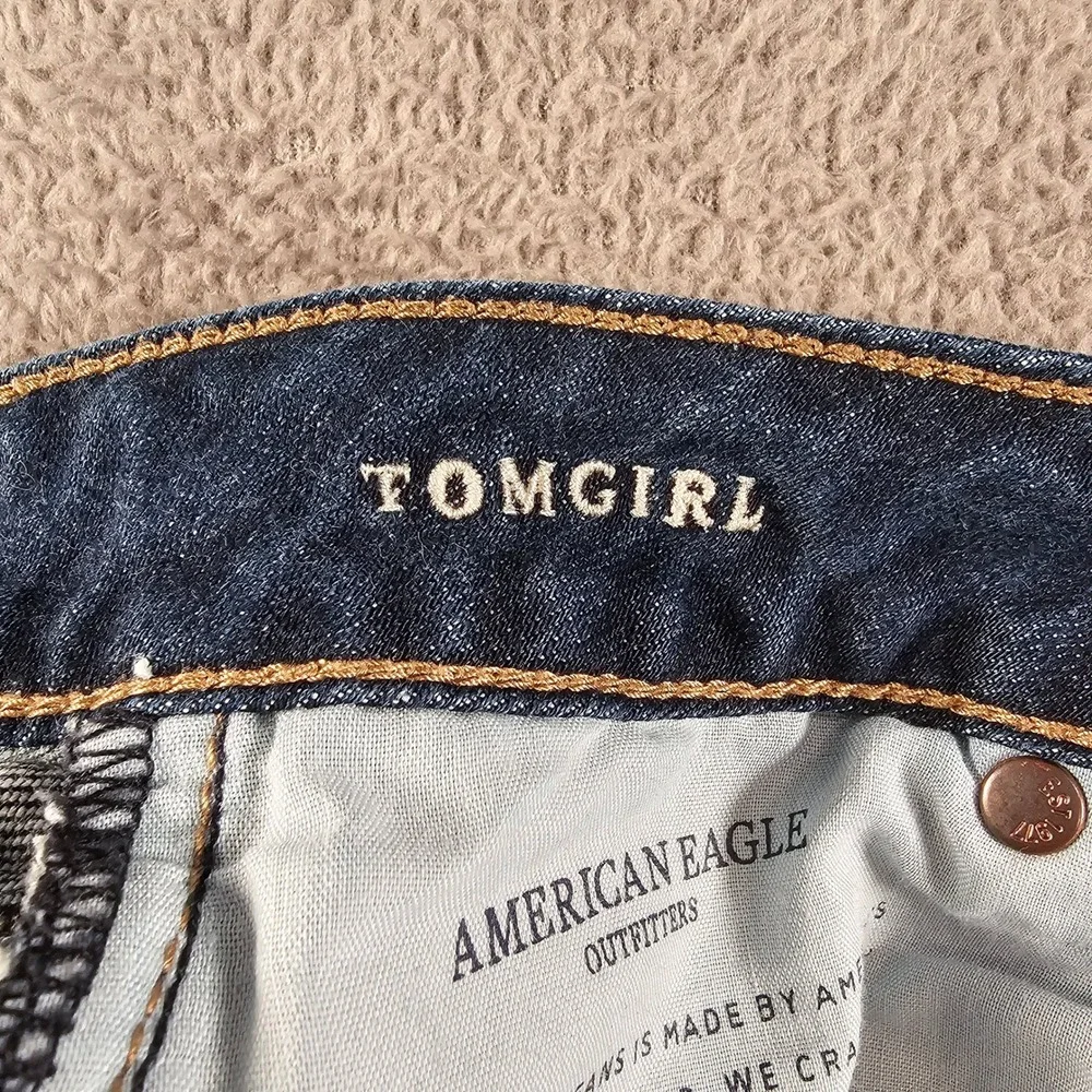American Eagle Tomgirl Distressed Jeans Dark Wash Ripped Knee Size 0 Regular